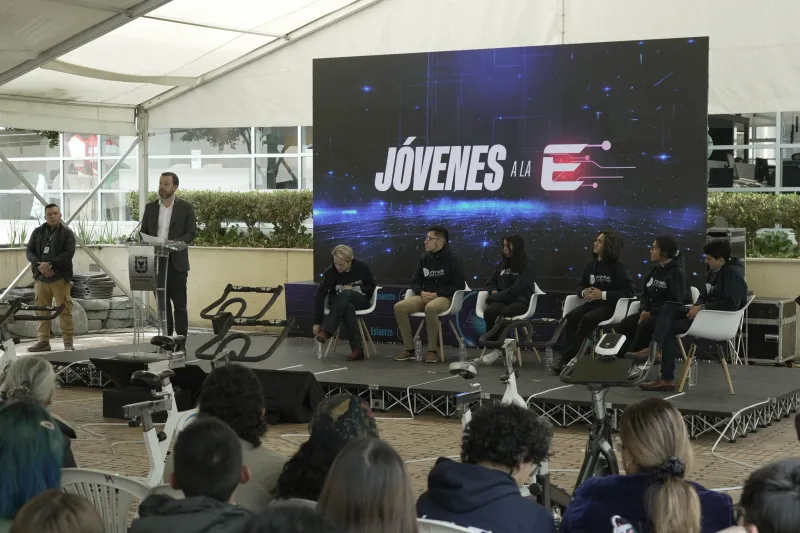 Jóvenes a la E- 2024 extiende sus beneficios, serán más de 5.000 becas para Bogotá y Soacha
