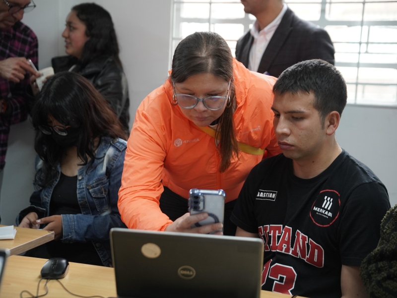 Jornadas de inscripción a Jóvenes a la E avanzan con Atenea en Bogotá