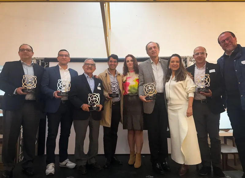 Director de la Agencia Atenea, Víctor Saavedra, reconocido como un líder transformador