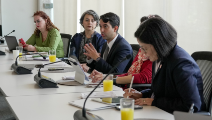 Personas hablando