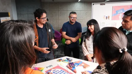 Bogotá invita a los hombres a ponerse la diez para la prevención de la sífili