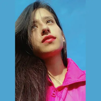 "Quiero seguir estudiando para poder, después de graduarme, enseñar todo lo que he aprendido": Karol Santana, beneficiaria de Jóvenes a la U